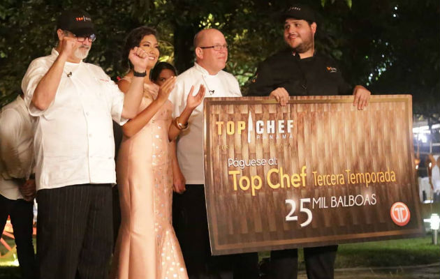 Los finalistas estuvieron acompañados por ayudantes de cocina.