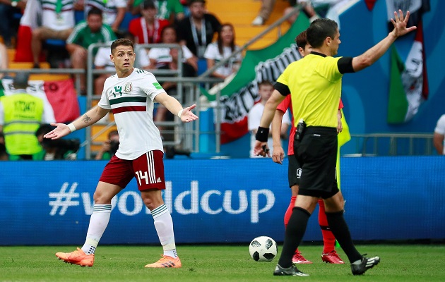 'Chicharito' durante el partido ante Corea del Sur. Foto EFE