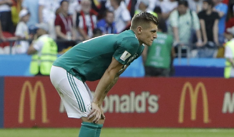 Toni Kroos lamenta la eliminación de Alemania en el mundial. /Foto AP
