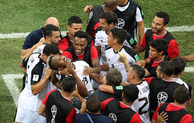 Jugadores costarricenses celebran el empate ante Suiza. Foto EFE