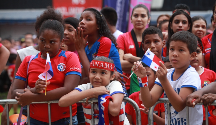 Niños gozaron el partido y no dejaron de corear a favor de sus ídolos, quienes quedarán para ellos como ejemplo  de superación.