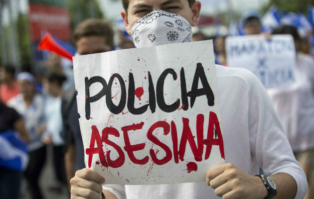 Nicaragua sigue sumida en un duelo tras la "masacre" y países condenan la violencia El papa Francisco envió una carta al presidente Ortega, que hizo pública hoy la vicepresidenta, Rosario Murillo, en la que apela al diálogo para solucionar la crisis y le dice que nunca es tarde para el perdón.