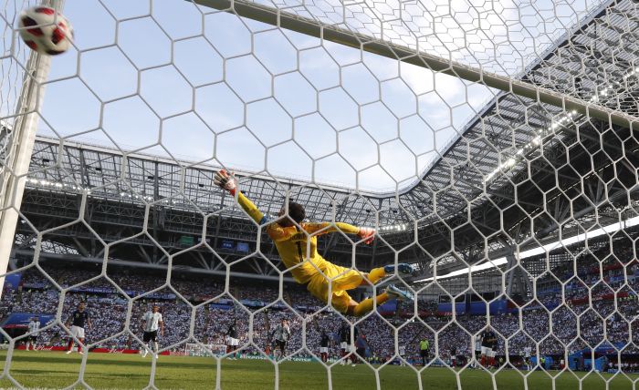 Hugo Lloris no pudo con el remate de Di María. Foto AP Hugo Lloris no pudo con el remate de Di María. Foto AP