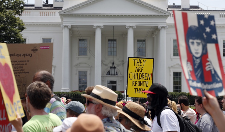 Manifestantes llegaron a la Casa Blanca. EFE