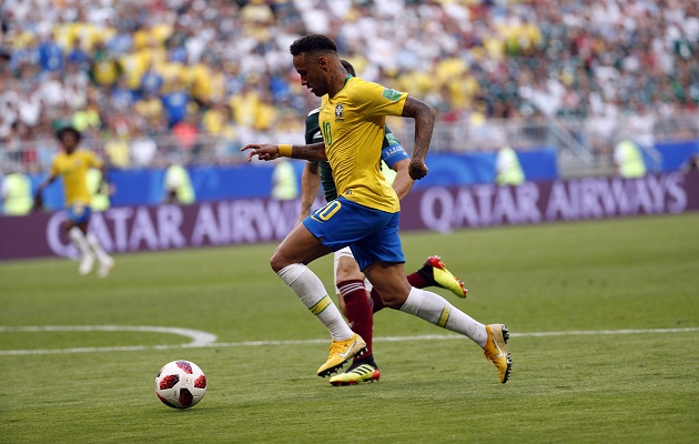 Neymar Jr. en la jugada del 2-0 ante México. Foto EFE