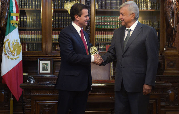 Enrique Peña Nieto en su primera reunión con el presidente electo Andrés Manuel López Obrador. FOTO/EFE