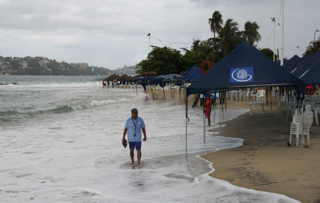 Se espera que para hoy Fabio, se convierta en tormenta tropical.