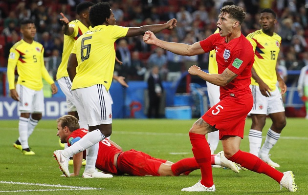 John Stones arremetió contra Colombia.