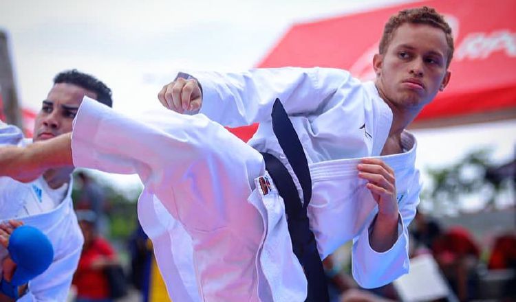 Héctor Cención  aseguró  que para un atleta  portar la bandera de su país es el orgullo más grande que puede haber. Cortesía/COP