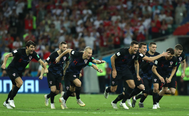 Jugadores de Croacia festejan su clasificación. Foto:AP