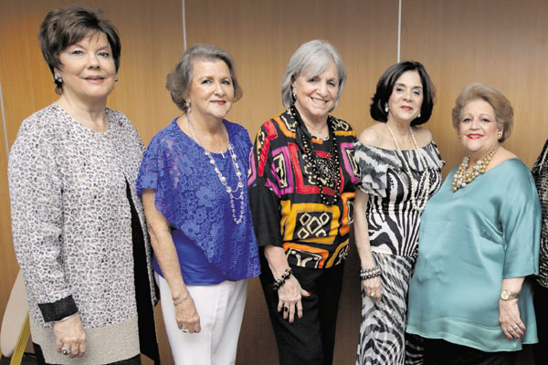 9.   Marta de Porta, Marisol de Fancolini, Cecilia de Salvador, Mariela de Chanis y Zanya López.