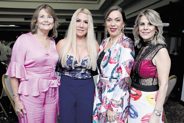 15.  Elsie de Roquebert, Beatriz Herrera Pataro, Janeth de Costarangos y Maruca Paredes.