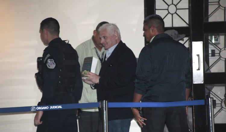 El expresidente Ricardo Martinelli se mantuvo ayer en la sala de audiencias, desde muy temprano en la mañana hasta anoche. /Foto Víctor Arosemana