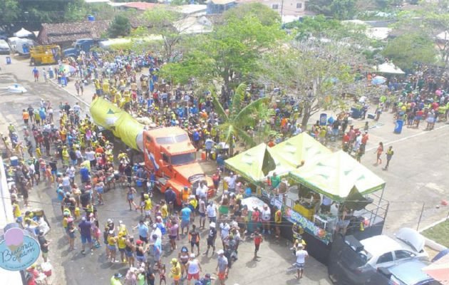 Pedasieños se benefician con la realización del carnaval. Foto: Thays Domínguez. 