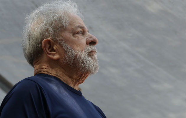 Se determinó la continuidad de Luiz Inácio Lula da Silva en prisión. AP