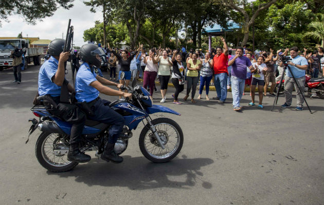 Grupos policiales se toman las calles de Nicaragua. FOTO/EFE