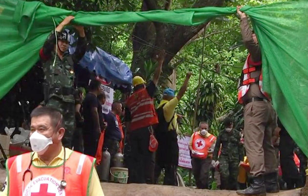 Entre la primera operación, el domingo, y esta segunda, las autoridades interrumpieron el rescate durante unas 14 horas.