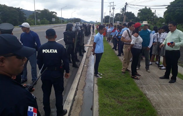 Los estudiantes se han replegado al colegio. Foto: José Vásquez. 