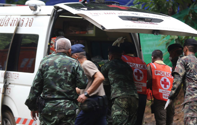 El contingente internacional de buzos rescatistas volvió a entrar en la cavidad esta mañana a las 10.09 hora local (03.09 GMT).