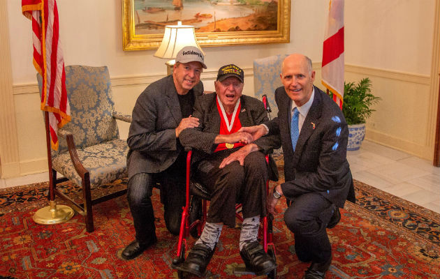 Sidney Walton, un veterano de la II Guerra Mundial de 98 años, tiene sueños que cumplir. FOTO/AP