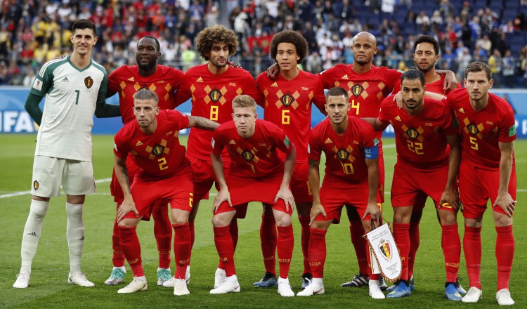 Jugadores de la selección de Bélgica formados previo al partido contra Francia por las semifinales del mundial.