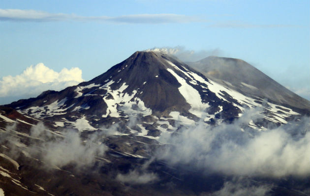 Desde Ecuador se informa que en el  volcán ecuatoriano Reventador, situado a unos 90 kilómetros de Quito, en las últimas horas se registraron emisiones de gases.