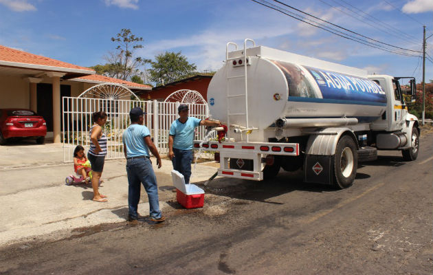 Suspenden el servicio, porque se les adeuda. Foto: Diómedes Sánchez. 