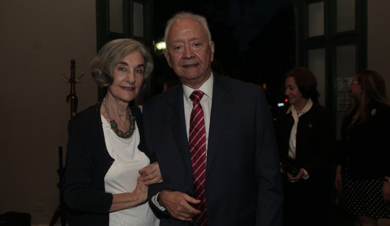 4. Ana María de Castillero y Cecilio Castillero Calvo.