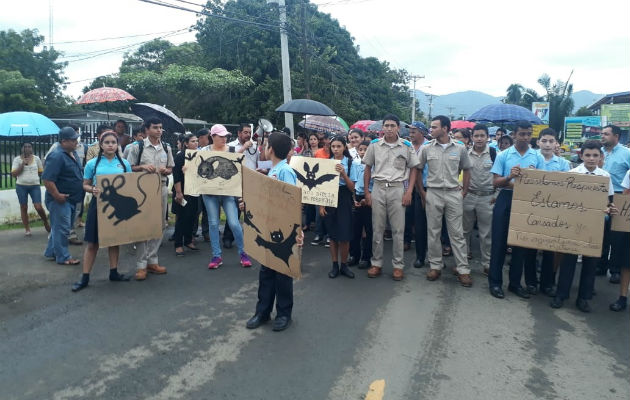 La comunidad educativa de Tonosí anunció protestas por la suspensión. Foto: Thays Domínguez. 