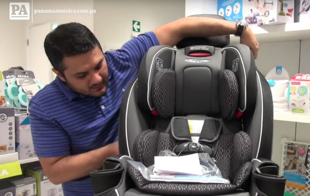 ¿Cómo colocar la silla para niños en el auto?	
