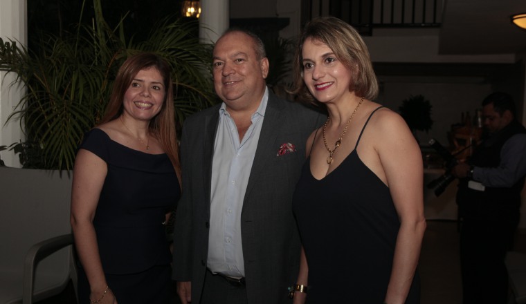 3.  Veroushka Badillo,  Camilo Hoyos y Rita Solís.