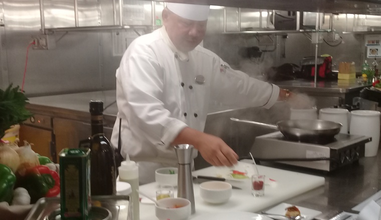Chef ejecutivo Estanislao L. Canapi. Chef ejecutivo Estanislao L. Canapi.