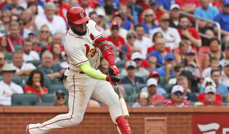 Marcell Ozuna puso a viajar la pelota con corredores en base. /Foto AP