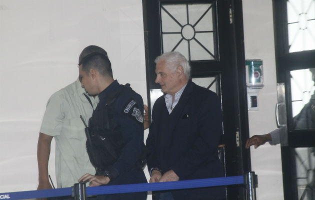 El expresidente Ricardo Martinelli acudió el jueves de la semana pasada al Hospital Santo Tomás para una revisión médica. /Foto Víctor Arosemena