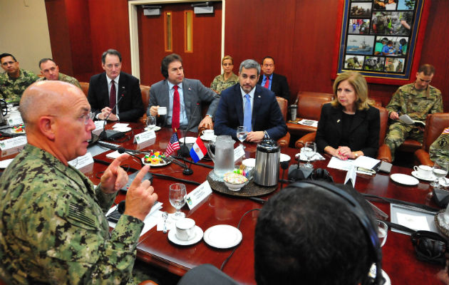 reunión de miembros del Comando Sur con el presidente electo de Paraguay   Mario Abdo Beníte. FOTO/EFE