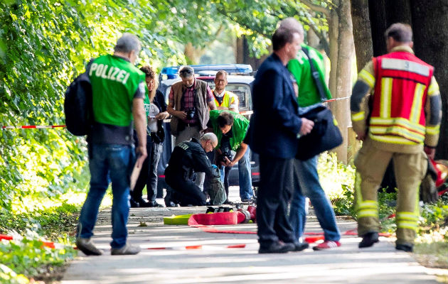 Policía alemana confirma 8 heridos en el ataque con objeto punzante en autobús La Policía de la ciudad ha informado que desarrolla un fuerte operativo en la zona donde ocurrió el ataque.
