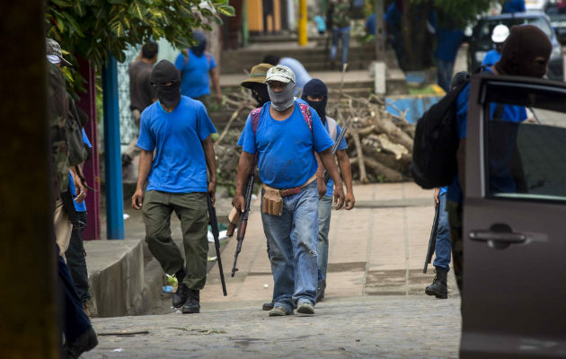 Tensa calma en Nicaragua tras la toma de Masaya por las fuerzas del Gobierno Nicaragua atraviesa la crisis sociopolítica más sangrienta desde la década de los años de 1980, también con Ortega siendo presidente.