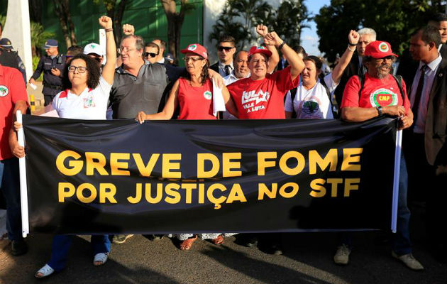 Un grupo de militantes vinculados a movimientos sociales. Foto: EFE. 