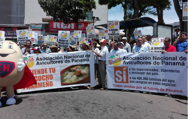 Exigen al Gobierno limitar las importaciones de carne de pollo y huevo.