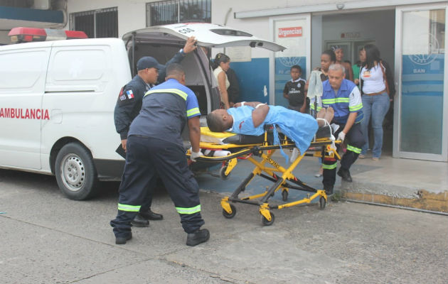 El herido fue llevado a una policlínica  luego al hospital de Colón. Foto: Diómedes Sánchez. 