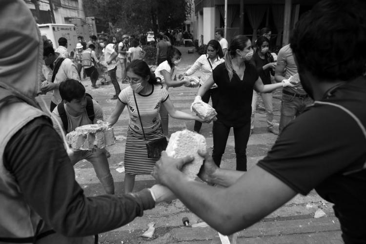 Practicando algo tan bello como es la solidaridad.