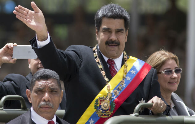 Nicolás Maduro presentaba un discurso ante más de mil militares. FOTO/AP