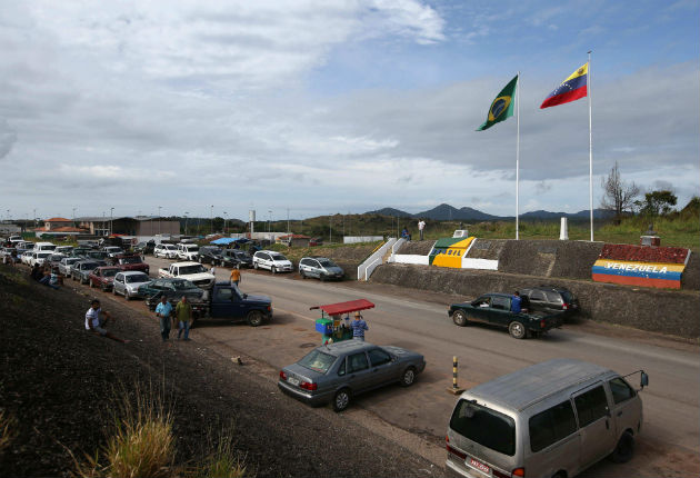 Vista general de paso fronterizo entre Brasil y Venezuela en la ciudad de Pacaraima, en el estado de Roraima (Brasil). FOTO/EFE