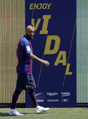Vidal firmó con el Barcelona para ganar la Champions