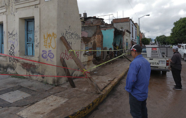 Edificación afectada por el paso de las tormentas tropicales Ileana y John. FOTO/EFE