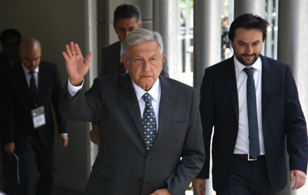 Andrés Manuel López Obrador, sale de las instalaciones del Tribunal Electoral del Poder Judicial de la Federación. FOTO/AP