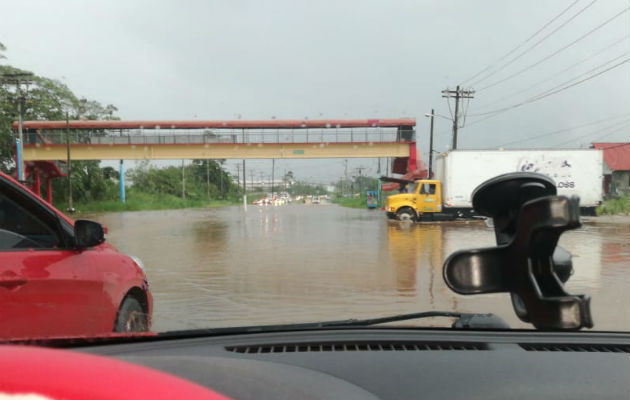 El desborde se dio en la comunidad de Villa del Caribe. Foto: Diómedes Sánchez. 