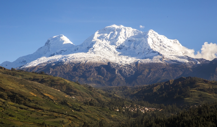 Vista del nevado de Huascarán, desde el distrito de Shilla. /Foto Dickens Rondan