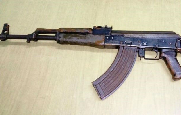 Fusil encontrado. Foto: Mayra Madrid. 