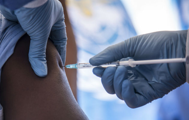 Respecto a la vacunación, se calcula que había unas 3.000 dosis disponibles ya en el país.